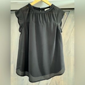 Flowy black top